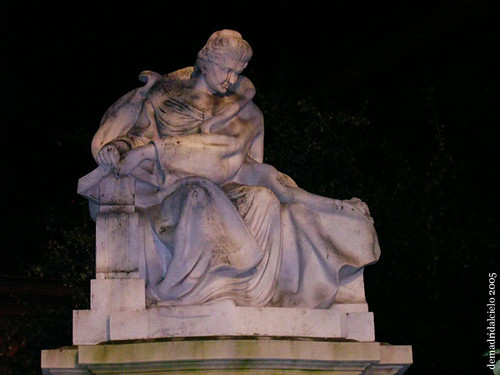 Estatua de Emilia Pardo Bazán, en Madrid